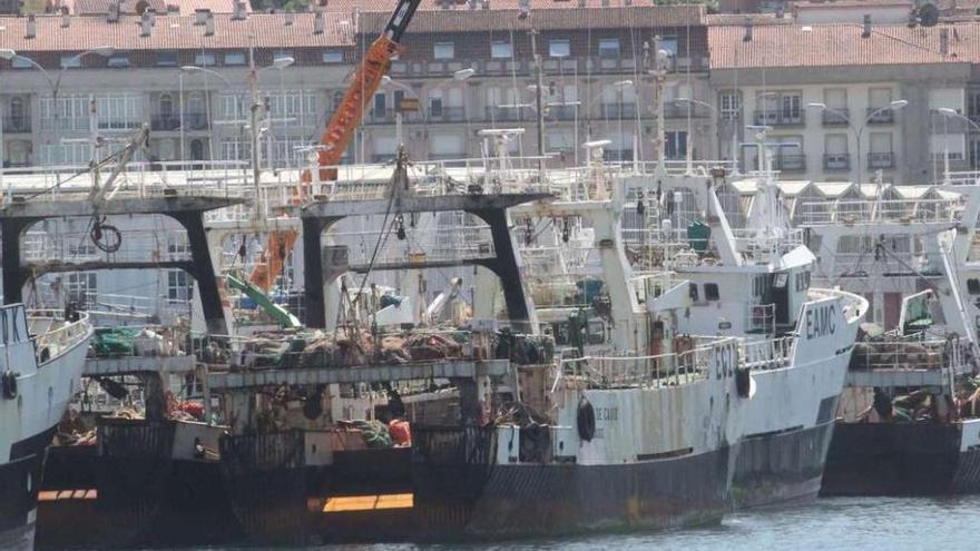 Cefalopoderos expulsados de Mauritania en 2012, amarrados en un puerto gallego. santos álvarez