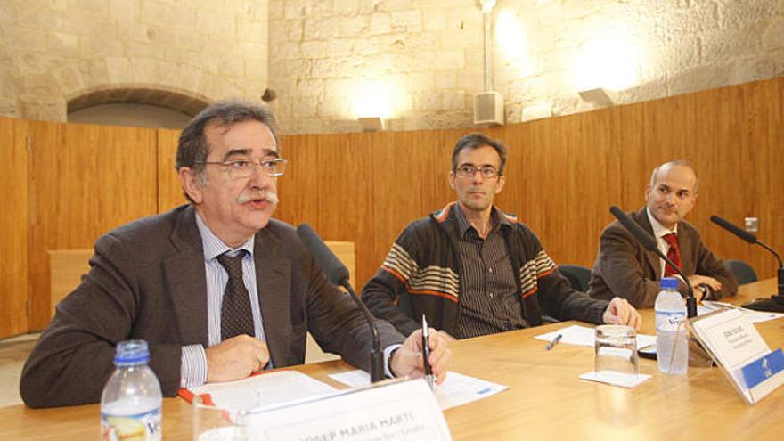 Josep Maria Martí (esquerra), al costat del vicerector Josep Calvó.