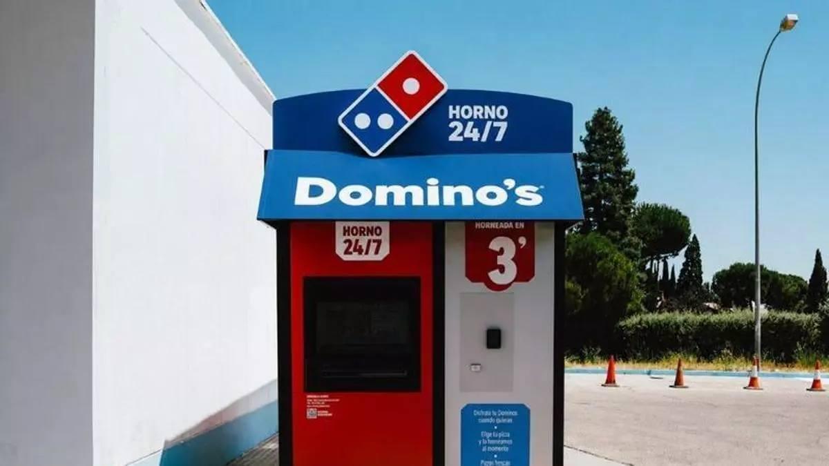 Una màquina expendedora de Domino's Pizza