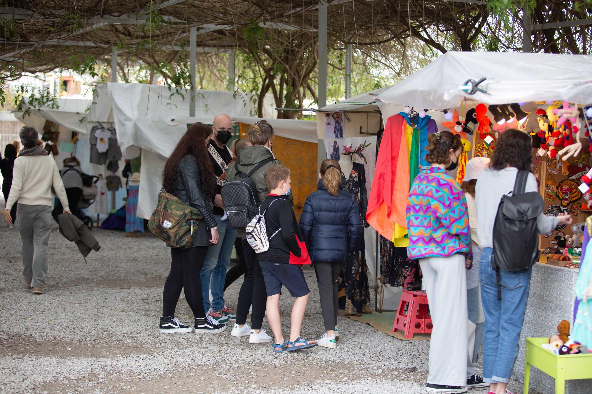 El mercadillo Las Dalias sale de su letargo