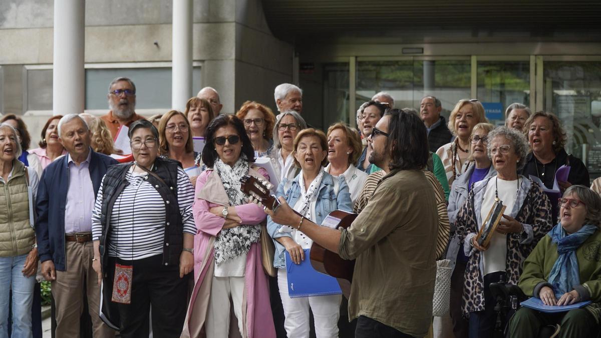 Cierre de curso del Programa Lecer: actuación del alumnado de cantos de taberna