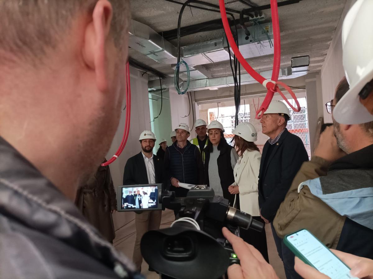 Los representantes del Ayuntamiento han estado acompañados por los responsables de las obras.