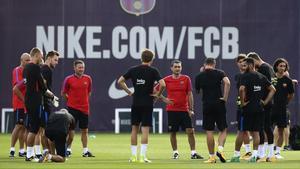 marcosl39281152 fc barcelona s coach ernesto valverde  center right  attends170715201212