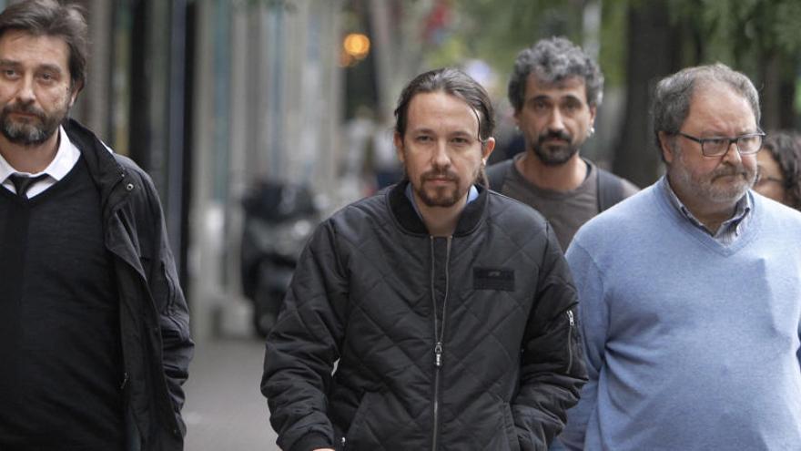 Iglesias junto a Rafael Mayoral y Javier Barbero.