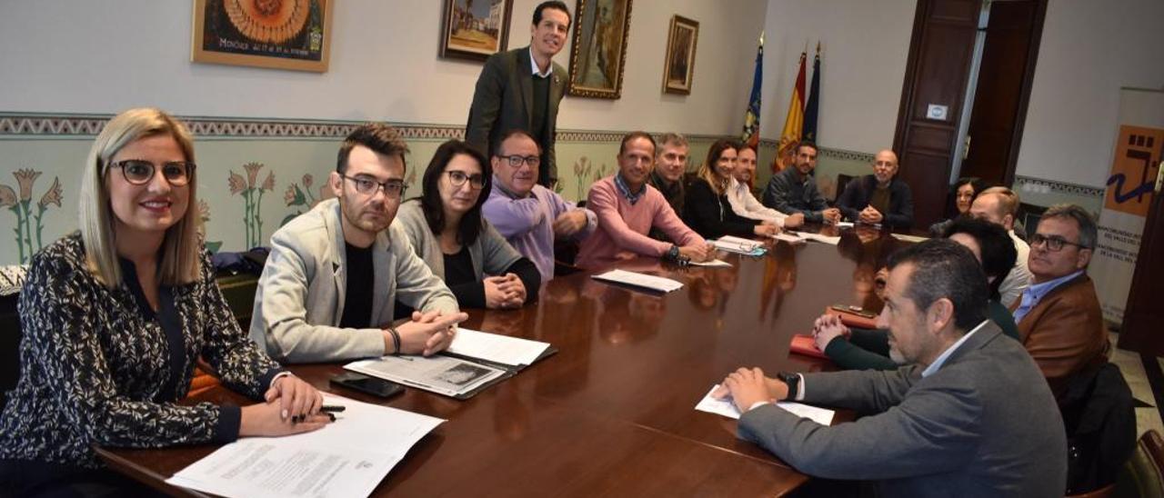 Los miembros del Pacto Territorial por el Empleo reunidos en octubre en la sede de la Mancomunidad.