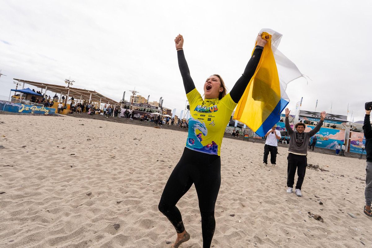 La rider canario-austríaca celebra su victoria en Chile.
