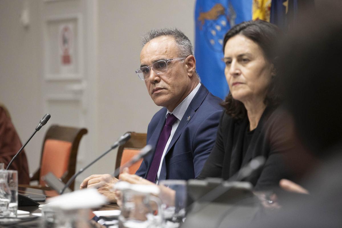 El comisionado del Régimen Económico y Fiscal, José Ramón Barrera, en el Parlamento.
