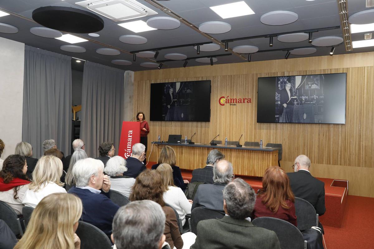 Beatriz García-Morán, durante su semblanza en Oviedo.