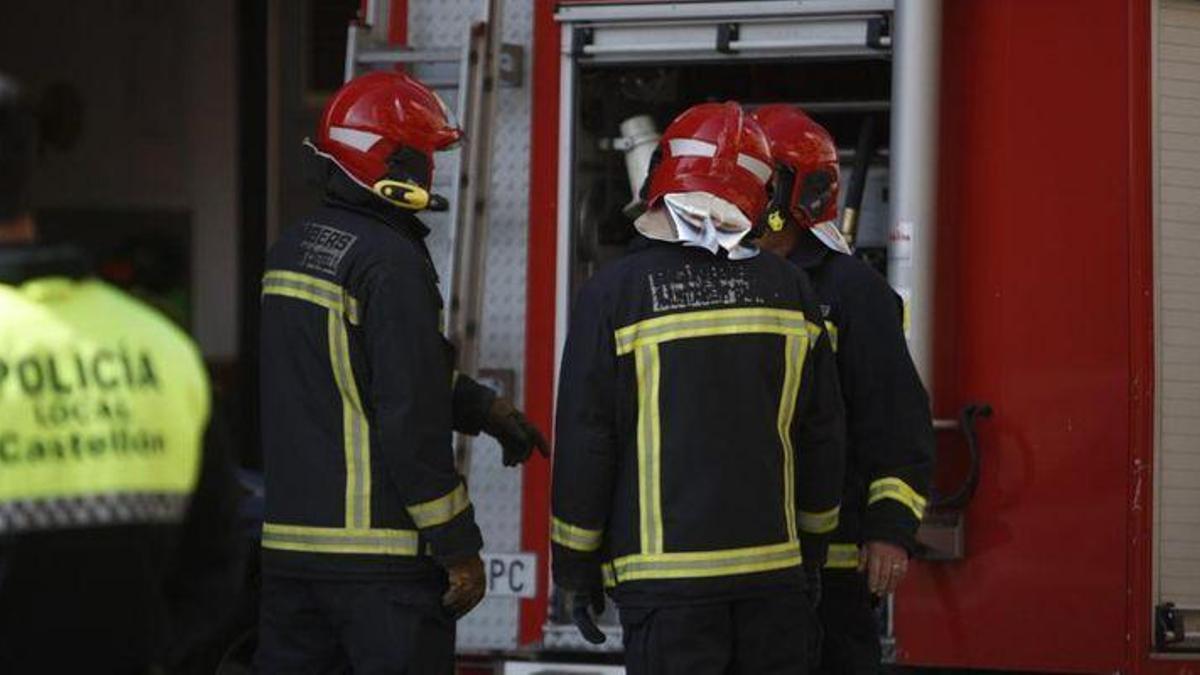 Herido un hombre con quemaduras en un brazo en el incendio de una vivienda en Castelló