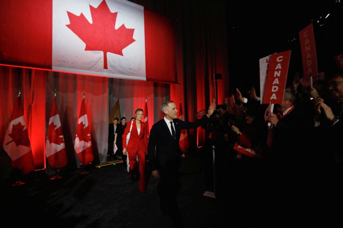 El exgobernador del Banco de Canadá y del Banco de Inglaterra, Mark Carney, reacciona el día en que los miembros del Partido Liberal de Canadá se reúnen para elegir al sucesor del primer ministro Justin Trudeau, en Ottawa, Ontario, Canadá, el 9 de marzo de 2025.