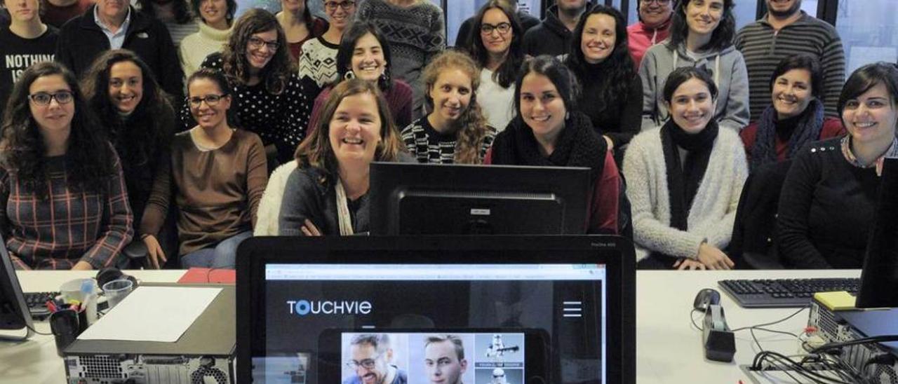 Miembros del equipo de Touchvie, en la sede de Silvota, en Llanera.