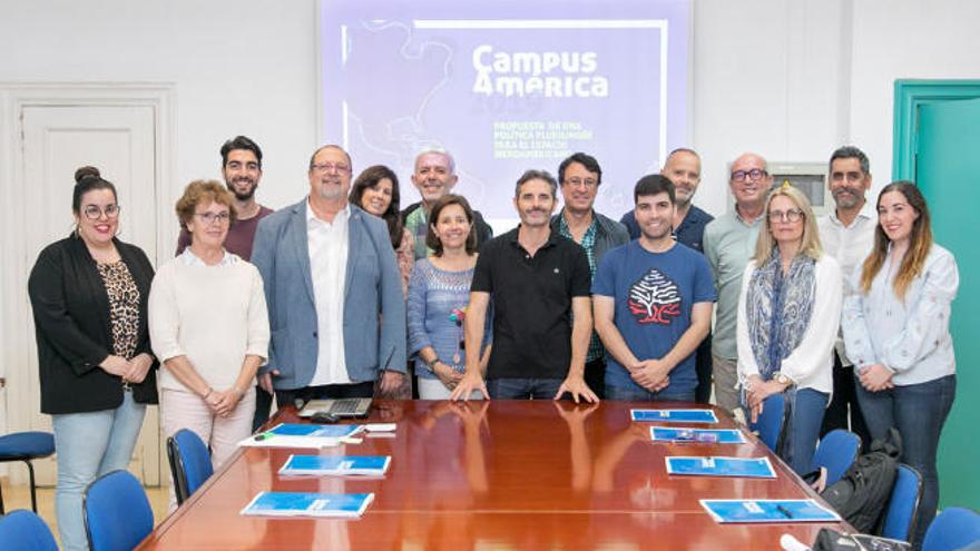 Grupo de trabajo del seminario sobre plurilingüismo de Campus América.