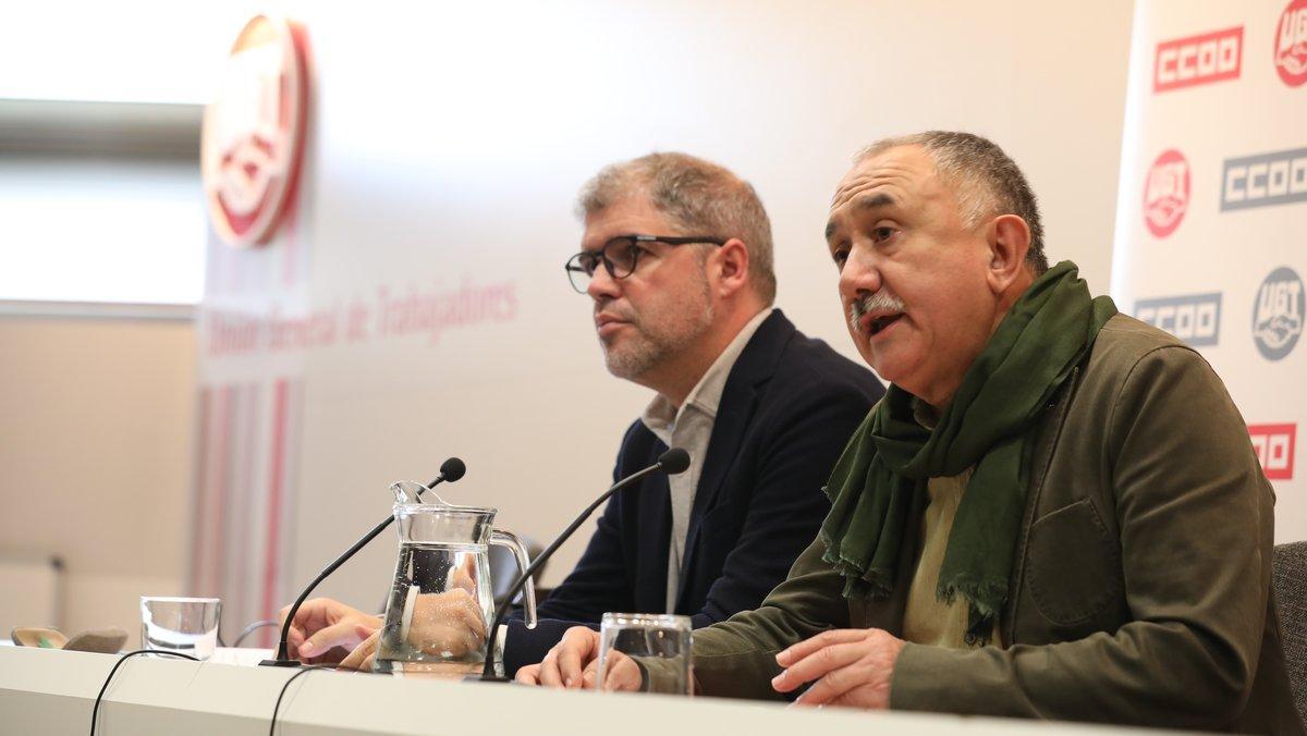 El secretario general de CC.OO, Unai Sordo (i) y el de UGT, Pepe Ãlvarez (d) durante su intervenciÃ³n en rueda de prensa sobre la sentencia del Tribunal Constitucional que avala el despido por bajas justificadas, la reforma laboral y propuestas sindicales, en la sede de UGT, en Madrid (EspaÃ±a), a 5 de noviembre de 2019.