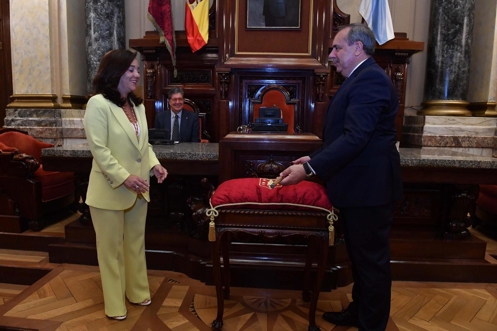 Investidura Inés Rey: La alcaldesa de A Coruña jura su cargo por ...