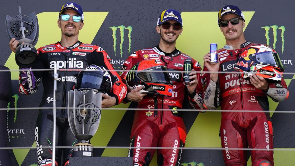 Viñales, Bagnaia i Miller al podi de Silverstone. | ANDREW YATES/EFE