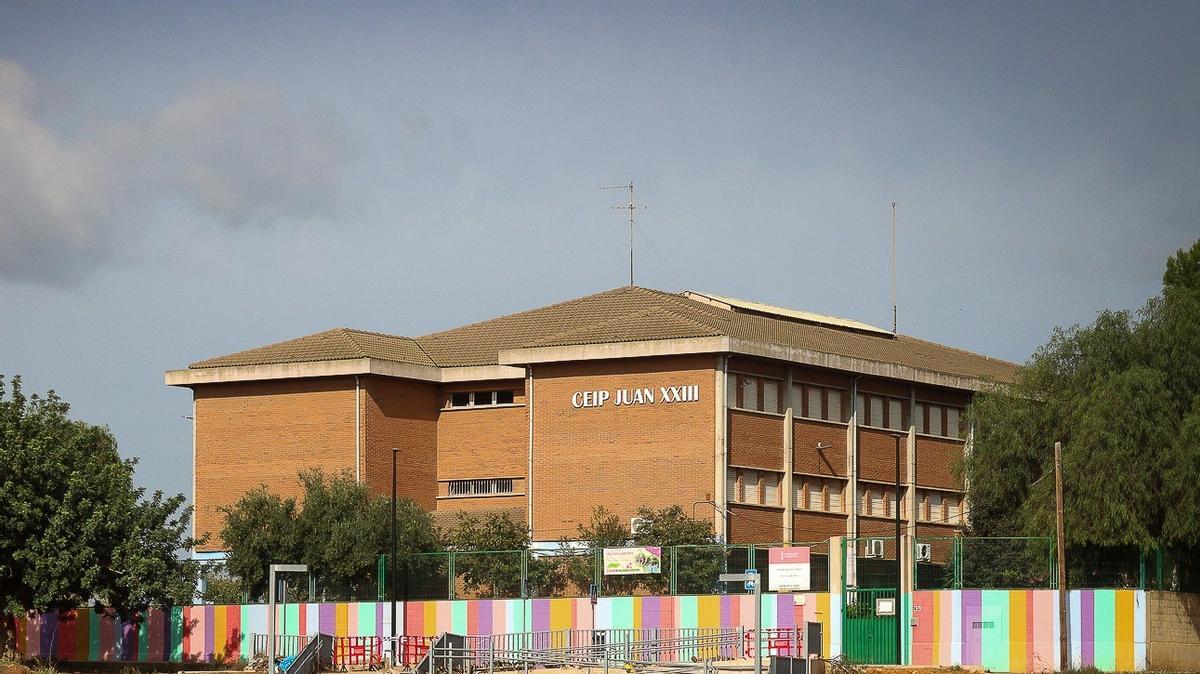 El centro consta de dos edificios, uno de Infantil y otro de Primaria.