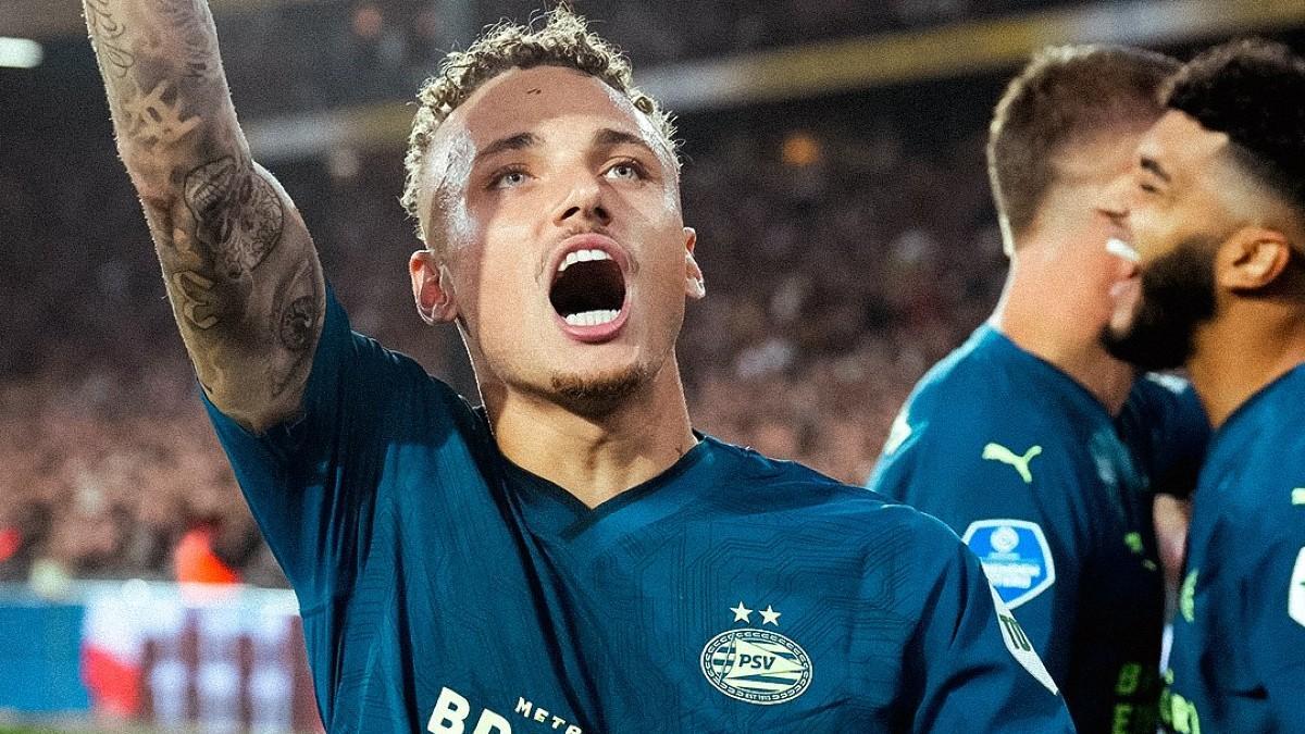 Noa Lang celebrando su gol ante el Feyenoord