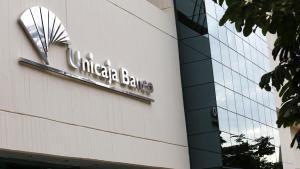 Fachada de la sede de Unicaja Banco.