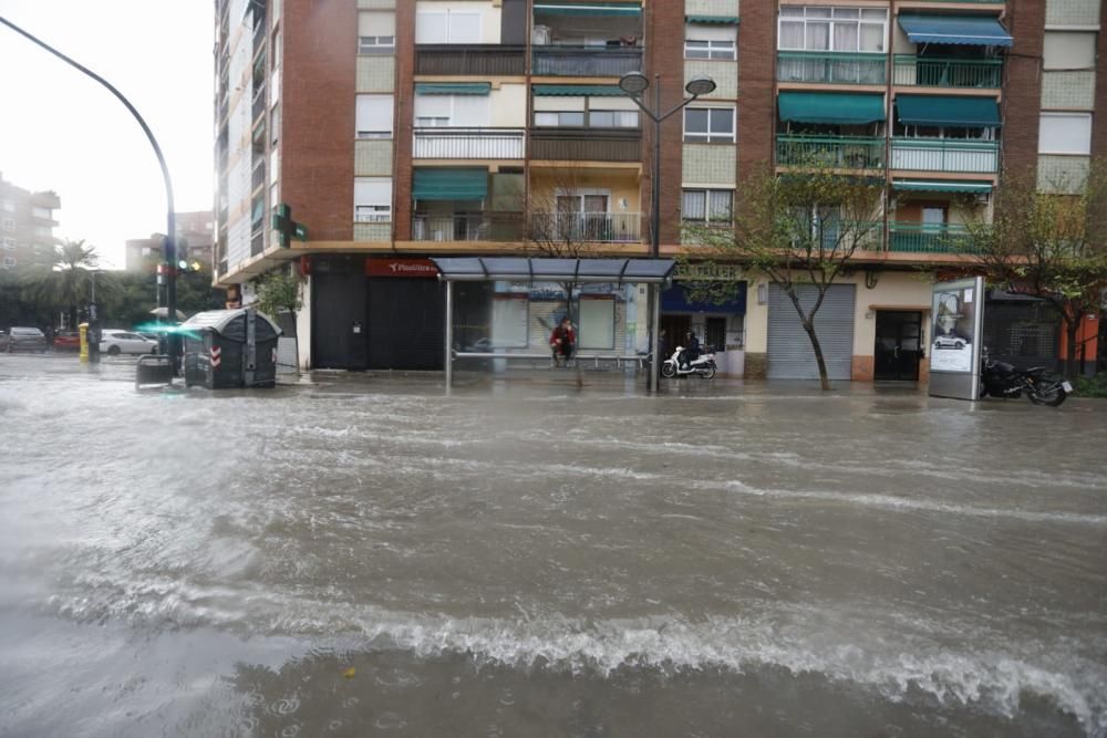 València, colapsada por la tromba de agua