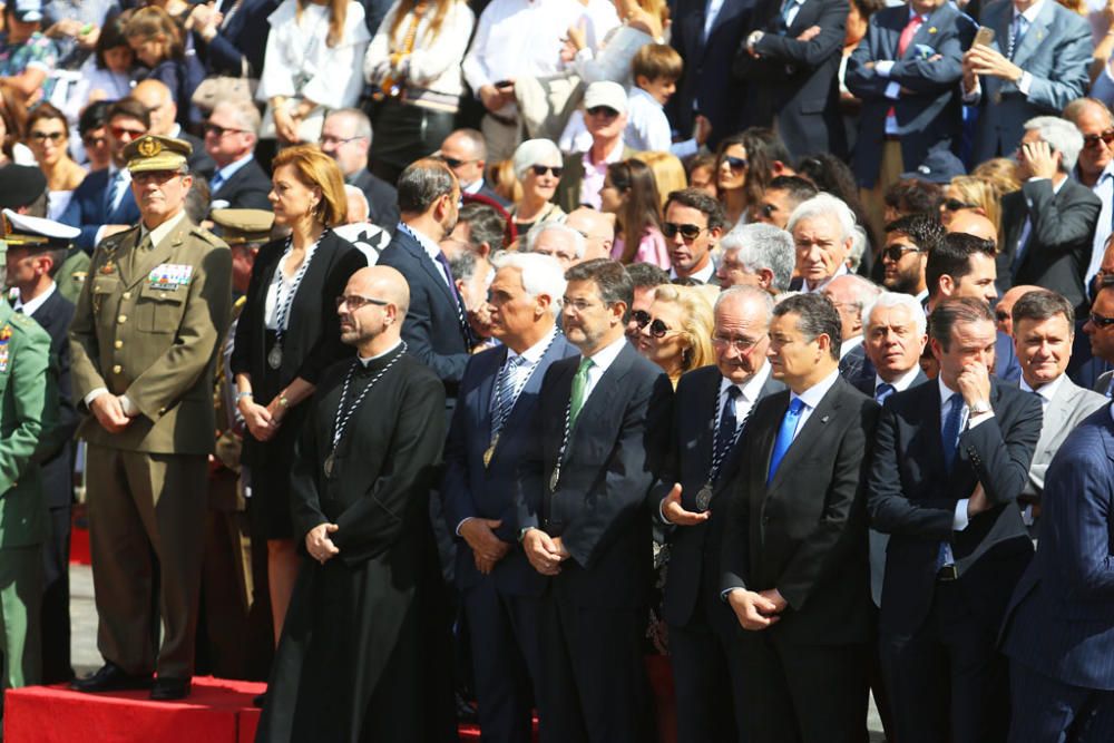 El traslado del Cristo de la Buena Muerte a cargo de la Legión volvió a congregar a numeroso público en la explanada de Santo Domingo