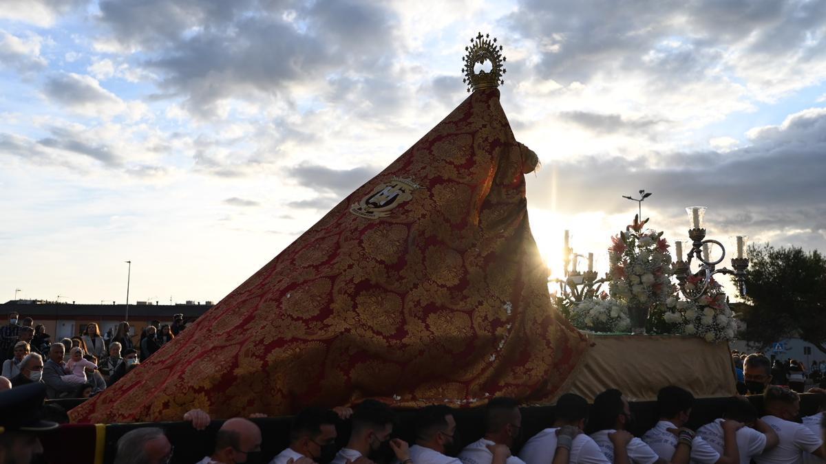 Dulce Nombre de María, en procesión por el Cerro de Reyes este sábado.