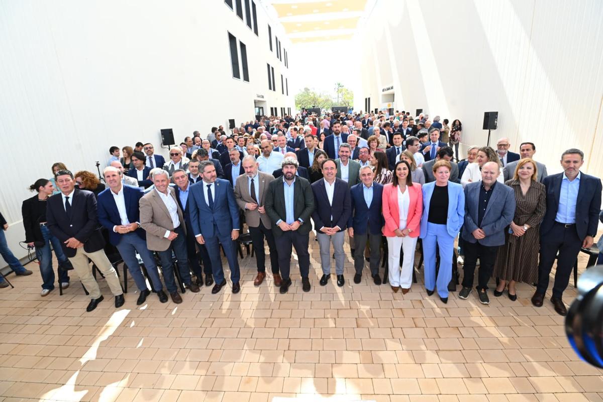 Acto en defensa del trasvase en Pilar de la Horadada con la presencia de los presidentes autonómicos de la Comunidad Valenciana y Murcia, convocado por los regantes Acto en defensa del trasvase en Pilar de la Horadada con la presencia de los presidentes autonómicos de la Comunidad Valenciana y Murcia, convocado por los regantes