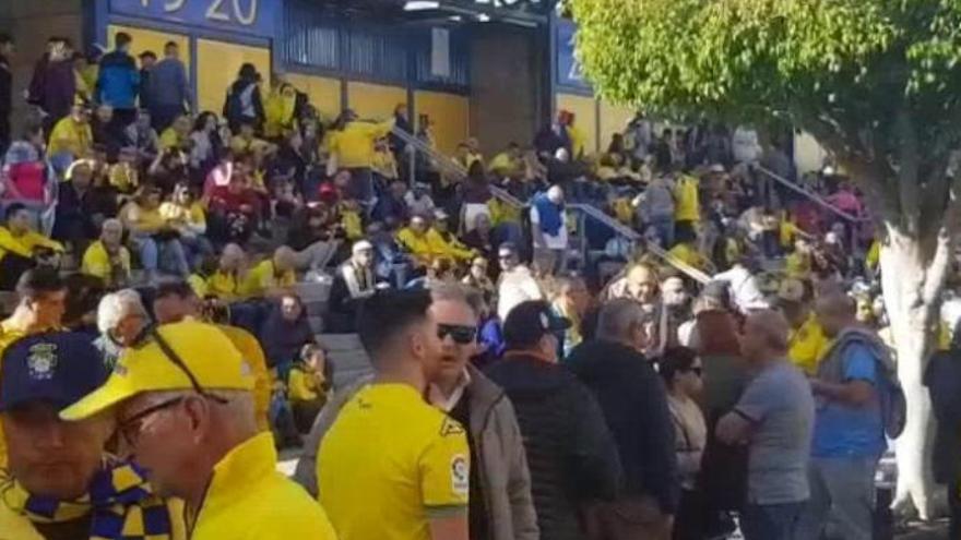 Ambiente en las inmediaciones del Estadio de Gran Canaria antes del derbi