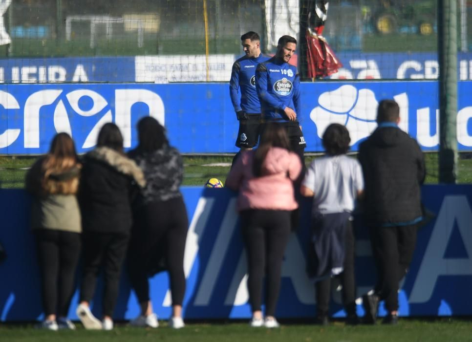Florin Andone se reincorpora al trabajo junto al resto de sus compañeros después de perderse el partido contra el Barcelona.