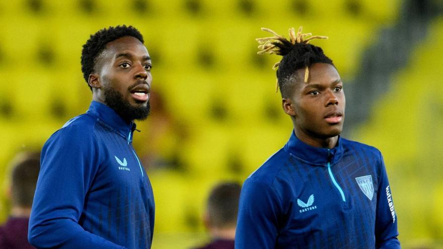 Iñaki y Nico Williams, la pasada jornada antes del inicio del partido ante el Villarreal.  // ATHLETIC CLUB