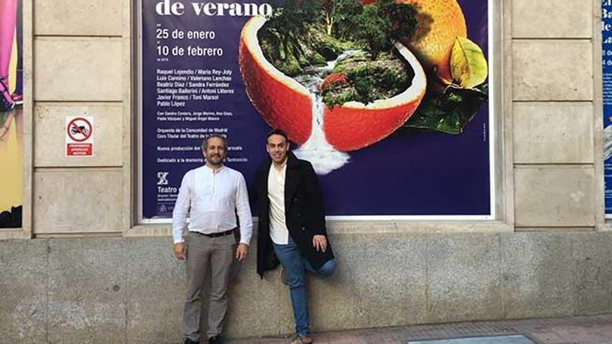 Los cantantes mallorquines posan en el Teatro de la Zarzuela.