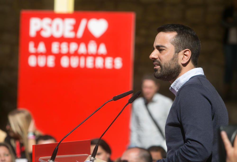 Más de 200 personas asisten al acto de precampaña de Francesc Sanguino celebrado en Las Cigarreres y al que ha asistido la la vicesecretaria general del PSOE, Adriana Lastra