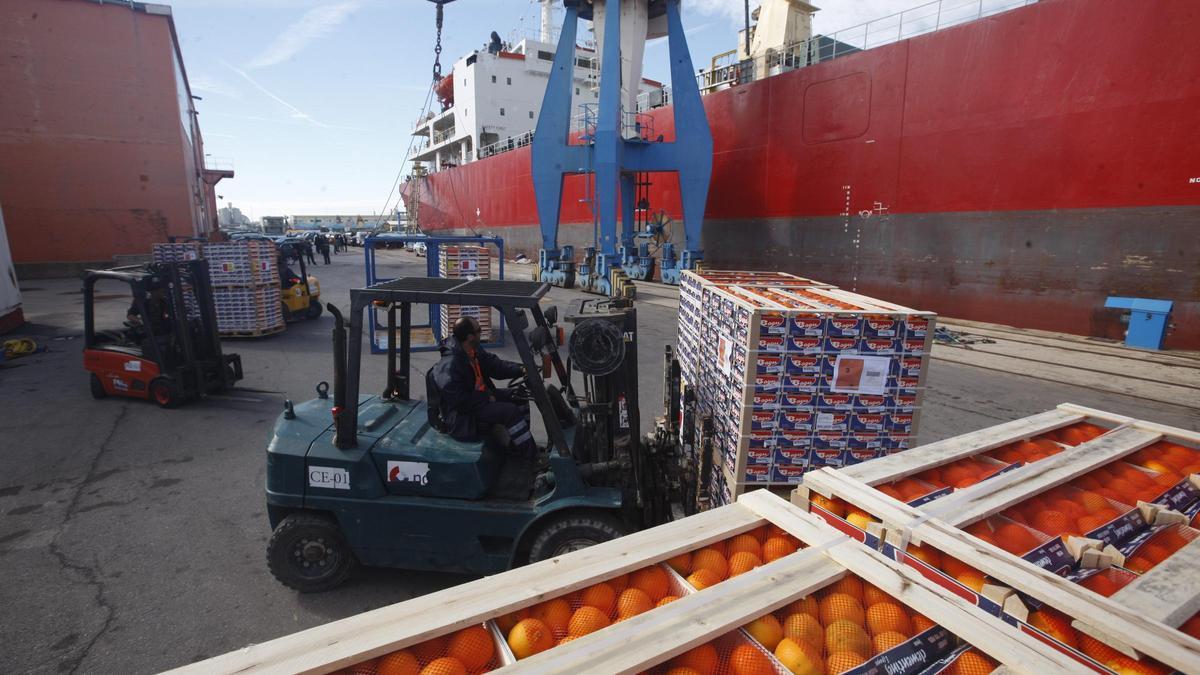 Hasta hace unos años, desde el puerto de Castellón se enviaban mandarinas de la provincia.