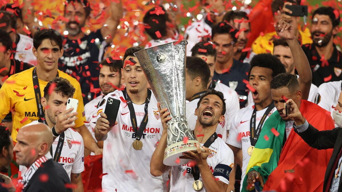 El Sevilla levantando su séptima Europa League