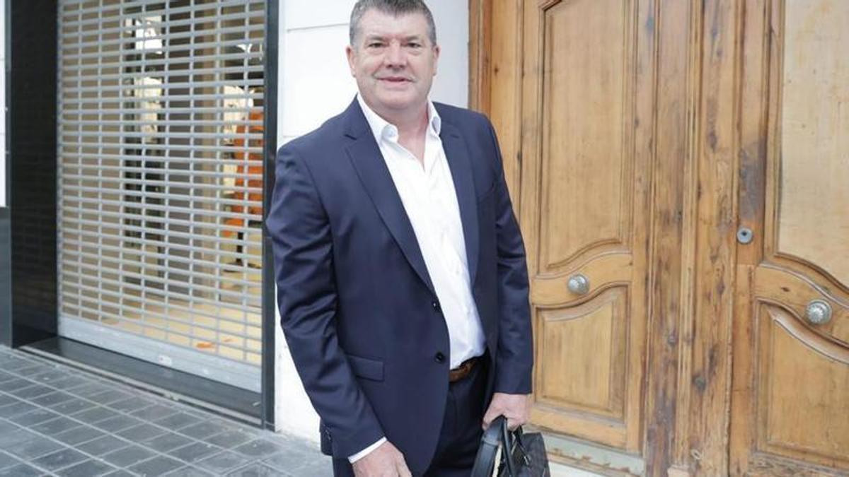 Ron Gourlay en las oficinas del Valencia CF
