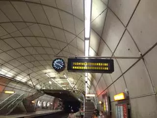 Un herido tras explosionar su móvil cuando viajaba en el metro en Bizkaia