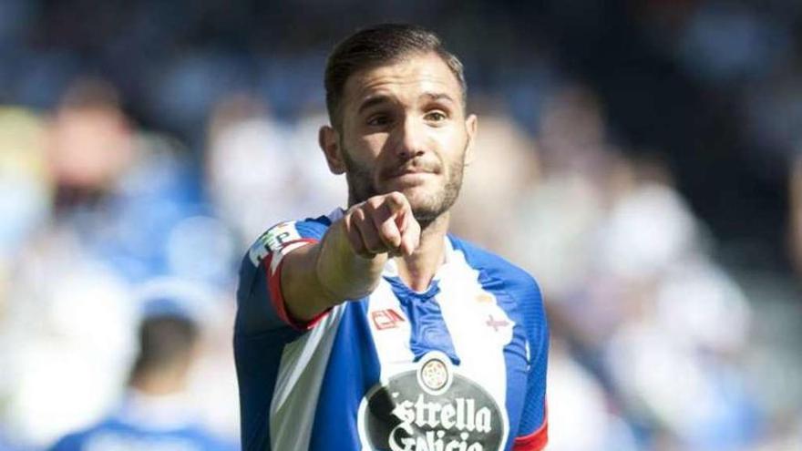 Lucas hace una señal en el partido ante el Espanyol.