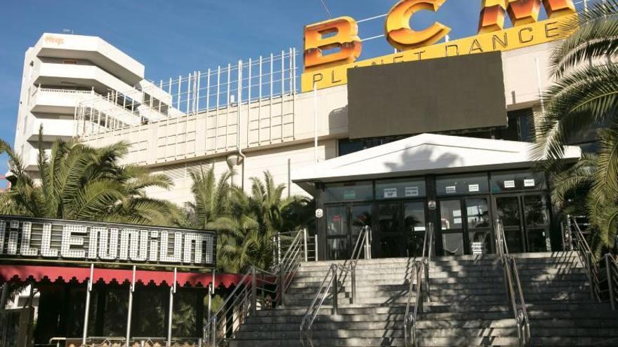 Fachada principal de la conocida discoteca BCM cuya licencia de apertura fue cuestionada.