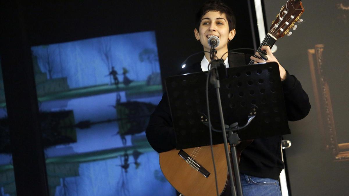 María Villanueva durante su interpretación de &quot;Carta aberta&quot; en Cuntis