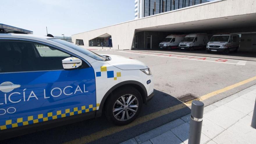 Un vehículo de la Policía Local de Oviedo.