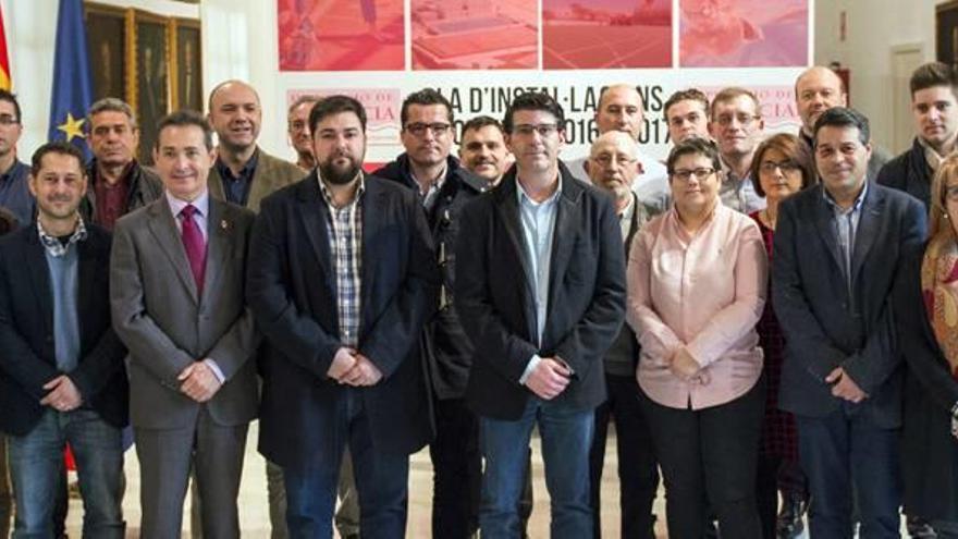 Reunión entre los alcaldes y ediles de las localidades de la Ribera y la diputación.