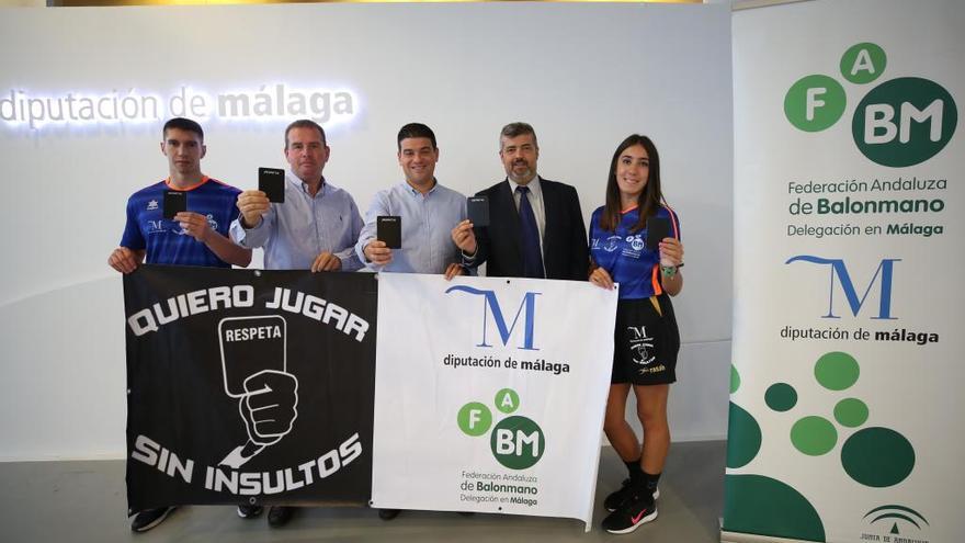 Imagen de la presentación de la renovación por tercer año de esta campaña que promueve el Juego Limpio en los partidos de balonmano base.