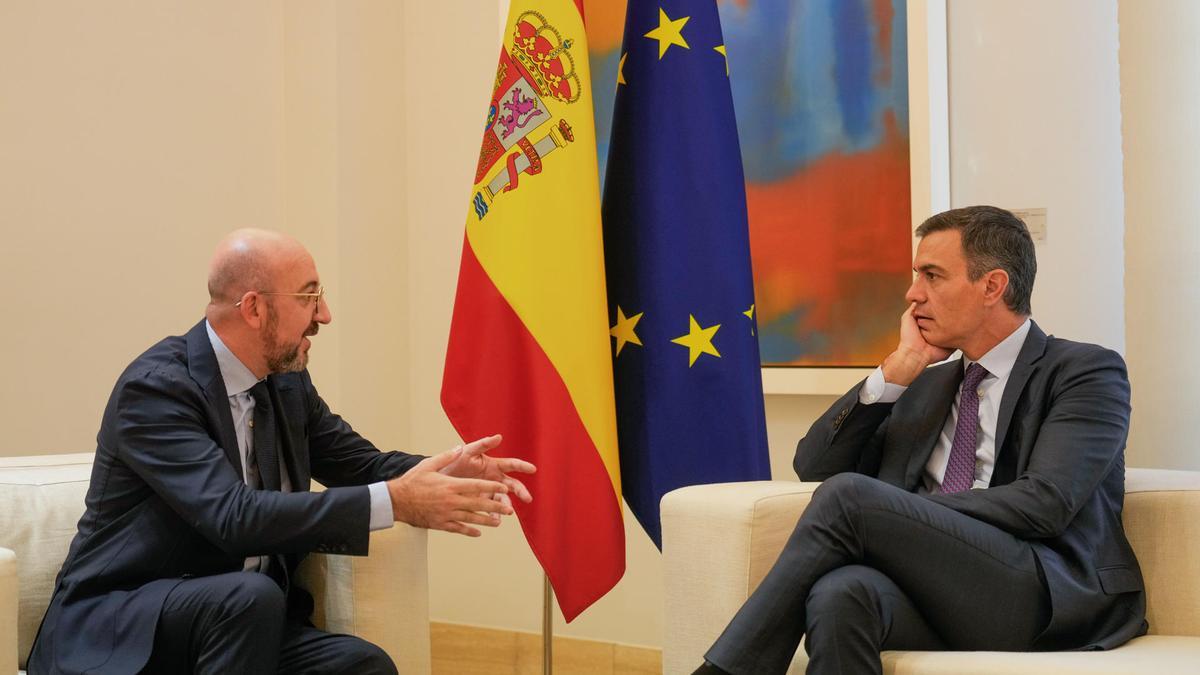 El presidente del Gobierno, Pedro Sánchez, durante una reunión con el presidente del Consejo Europeo, Charles Michel, el pasado 30 de mayo en Moncloa.