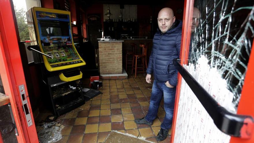 Vuelven a entrar a robar en un bar de San Claudio, en Oviedo, del que se llevaron 6.000 euros en 2016