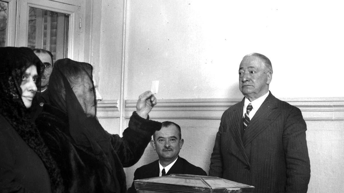 Las españolas pudieron votar por primera vez en 1933.