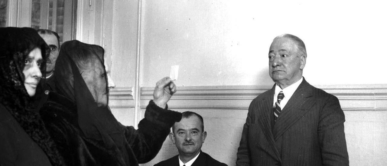 Las españolas pudieron votar por primera vez en 1933.