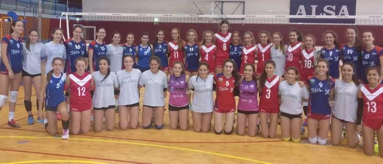 Los equipos grupistas del torneo cadete posan juntos.