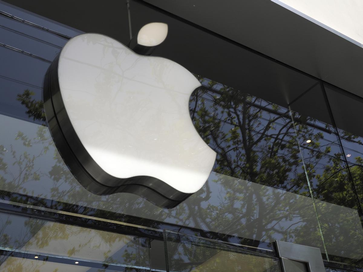 El logo de Apple en una tienda en Berkeley, California (EEUU), en una imagen de archivo.