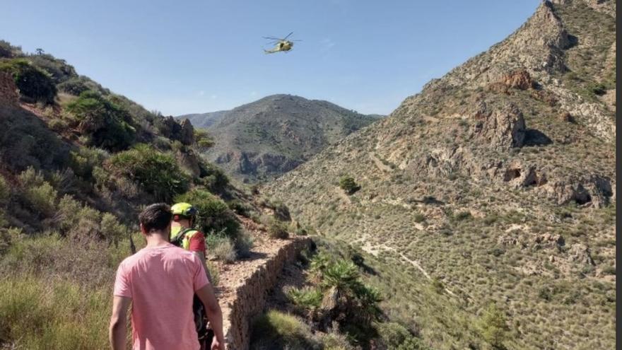 Rescatan en helicóptero a un senderista cerca del Collado de la Aguja en Cartagena