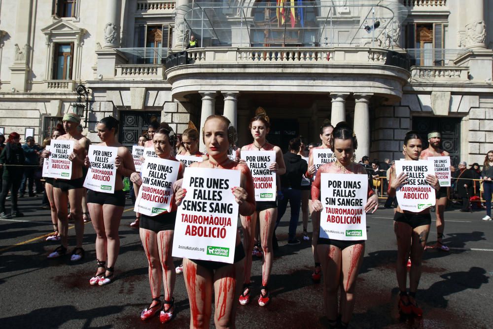 Manifestación y performance antitaurina en Valencia