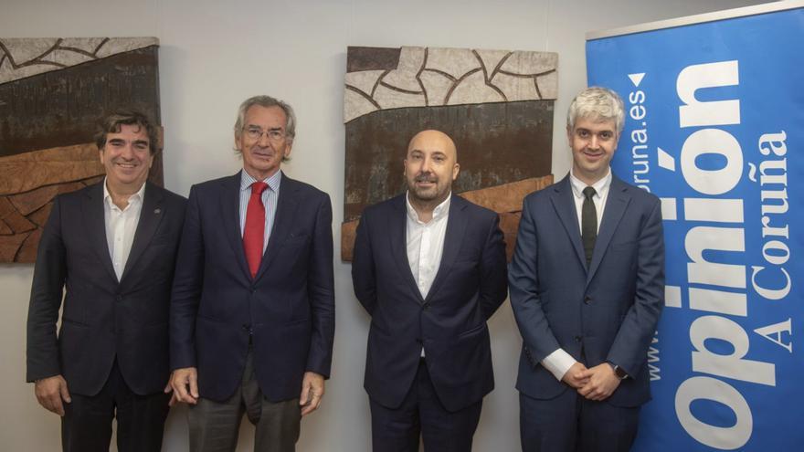El presidente de la Autoridad Portuaria, Martín Fernández Prado; el ingeniero Enrique Urcola; el concejal de Economía y Planificación Estratégica, José Manuel Lage; y el presidente de la Compañía de Tranvías, Ignacio Prada. | Casteleiro | CASTELEIRO